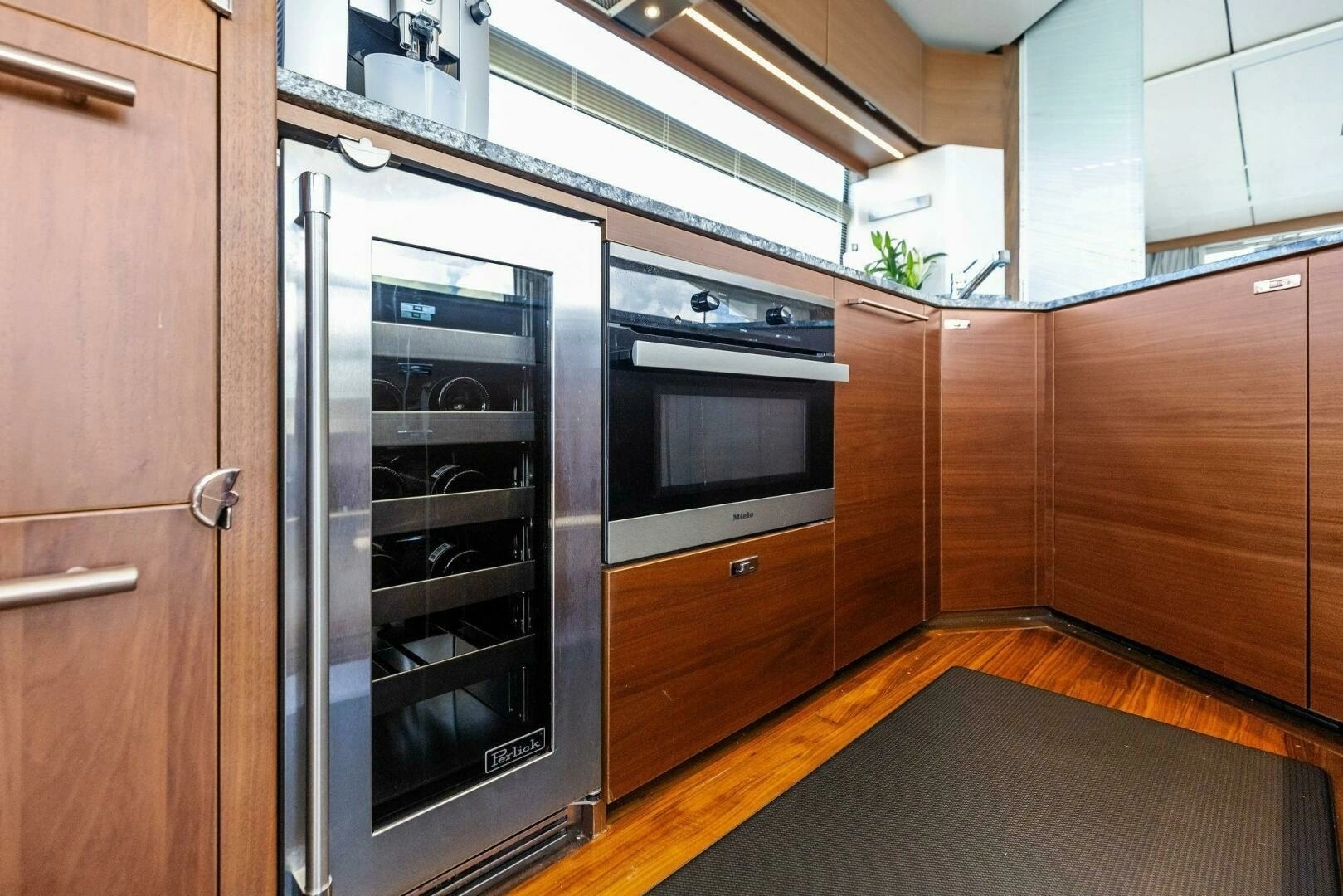 2018 Princess Y75 Motor Yacht - Image 18