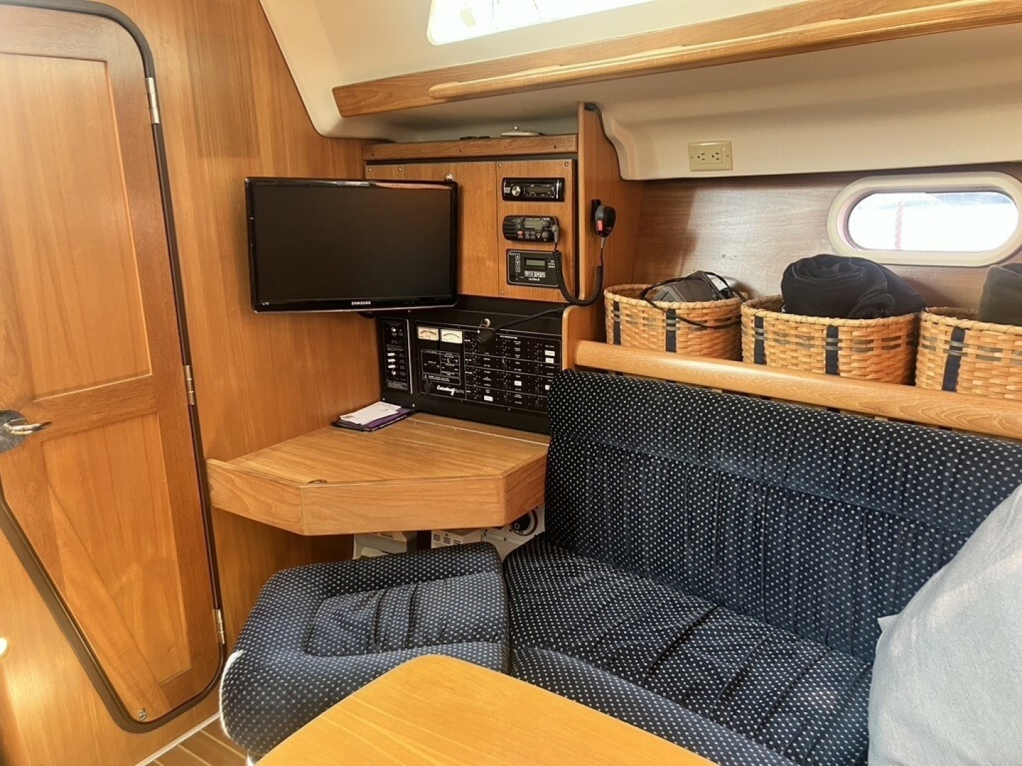 2004 Catalina Catalina 350 - Image 61