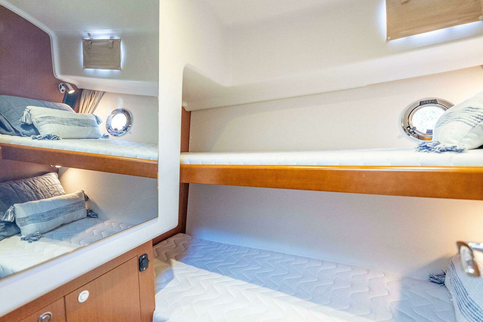 2015 Beneteau Swift Trawler 34 - Image 31