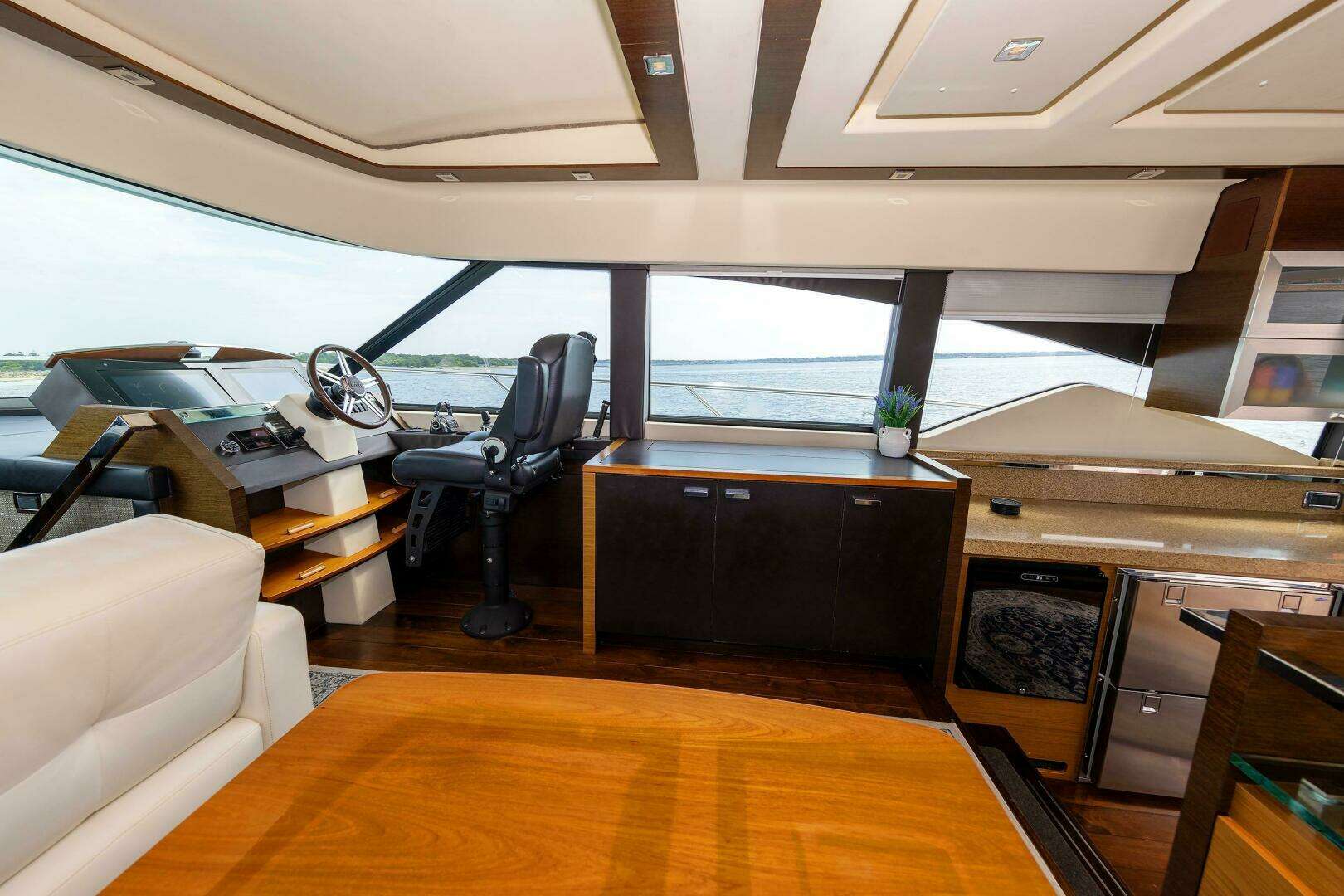 2014 Tiara Yachts 5000 Express - Image 26