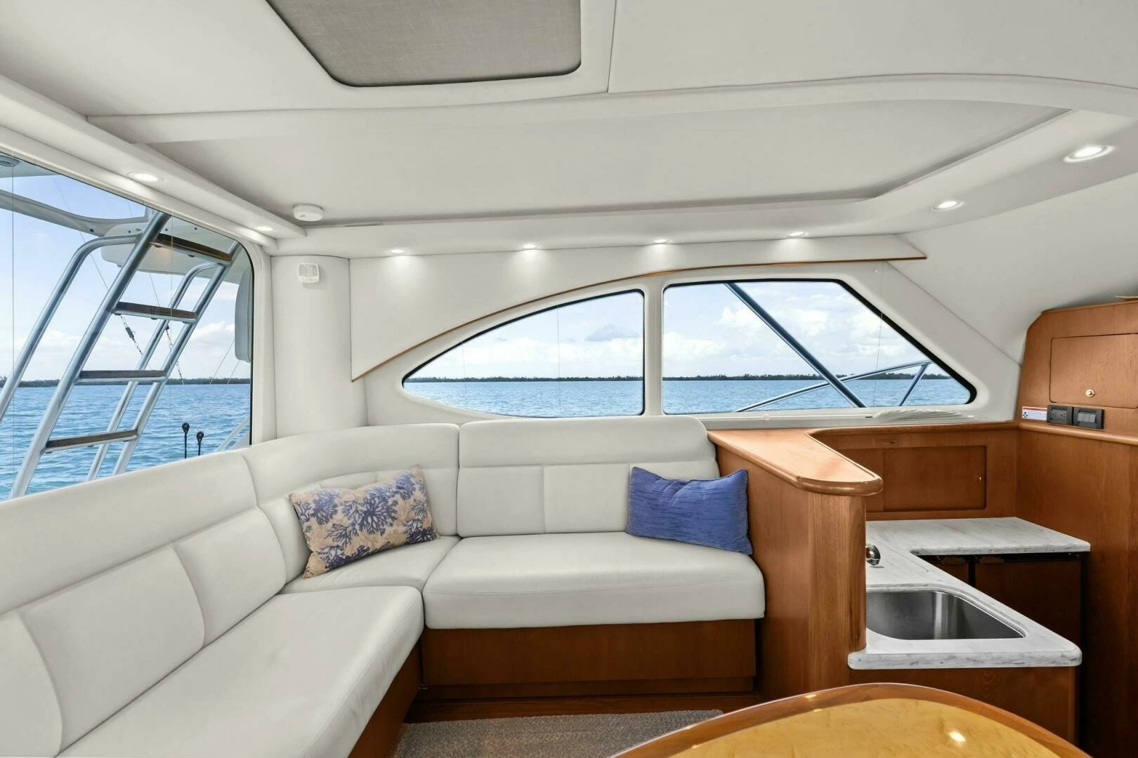 2013 Tiara Yachts 3900 Convertible - Image 5