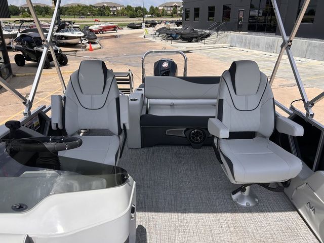 2025 Avalon LSZ Versatile Rear Bench 23 FT - 16