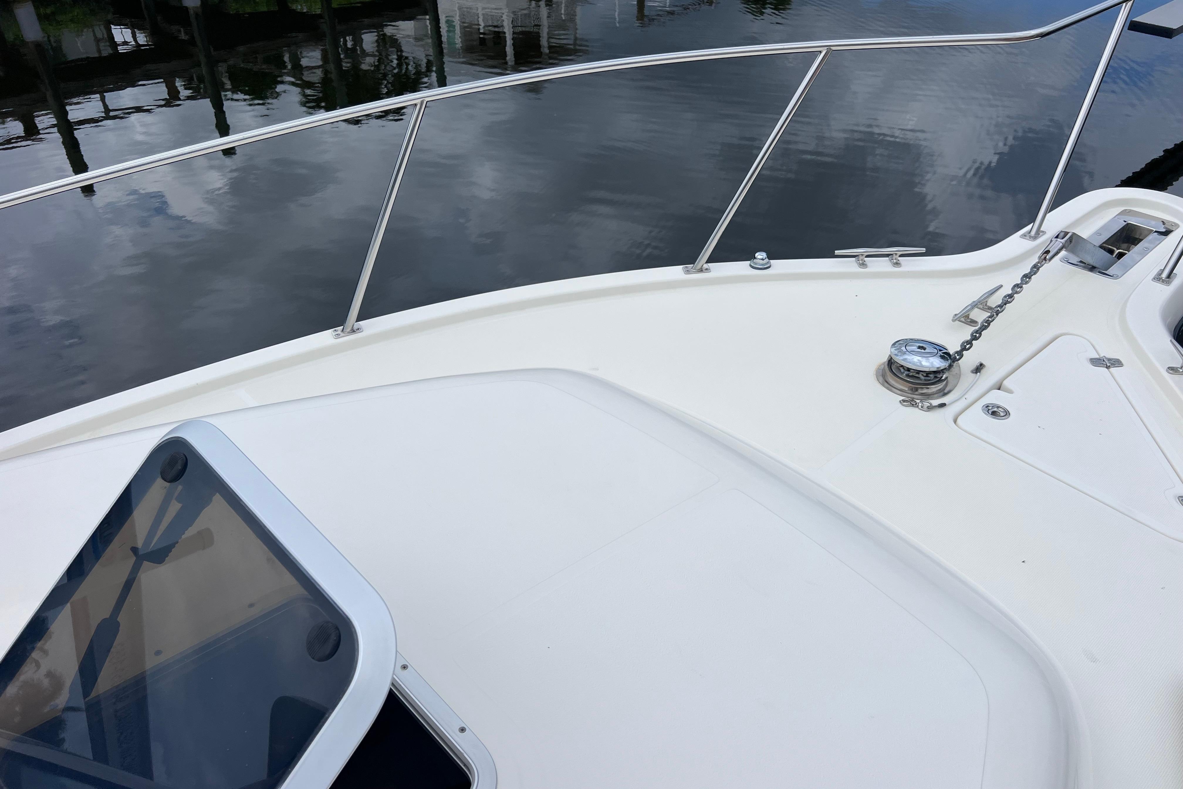 2005 Pursuit 3070 Offshore boat deck with railing and anchor chain.