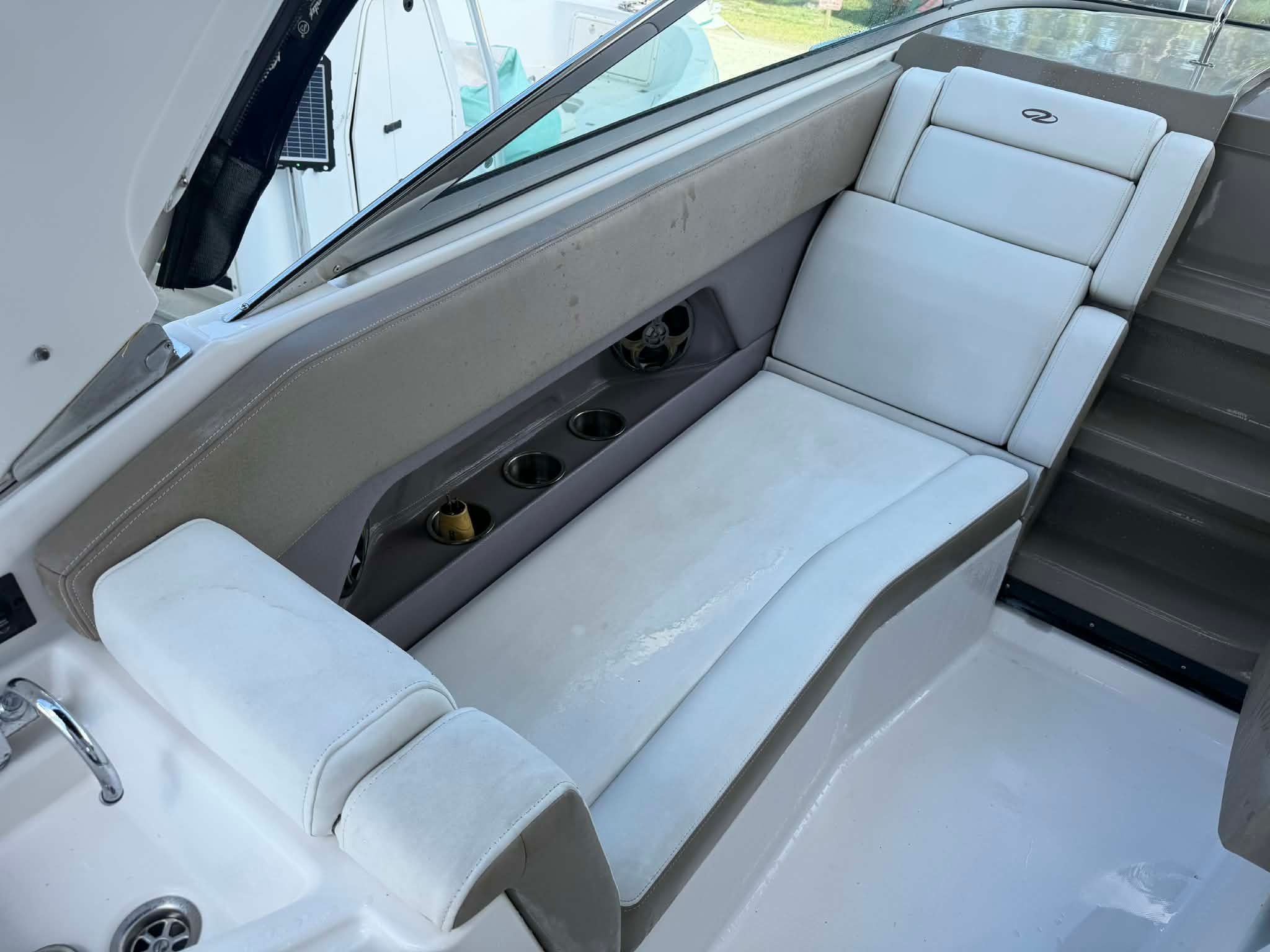 2016 Regal 28 Express - 11