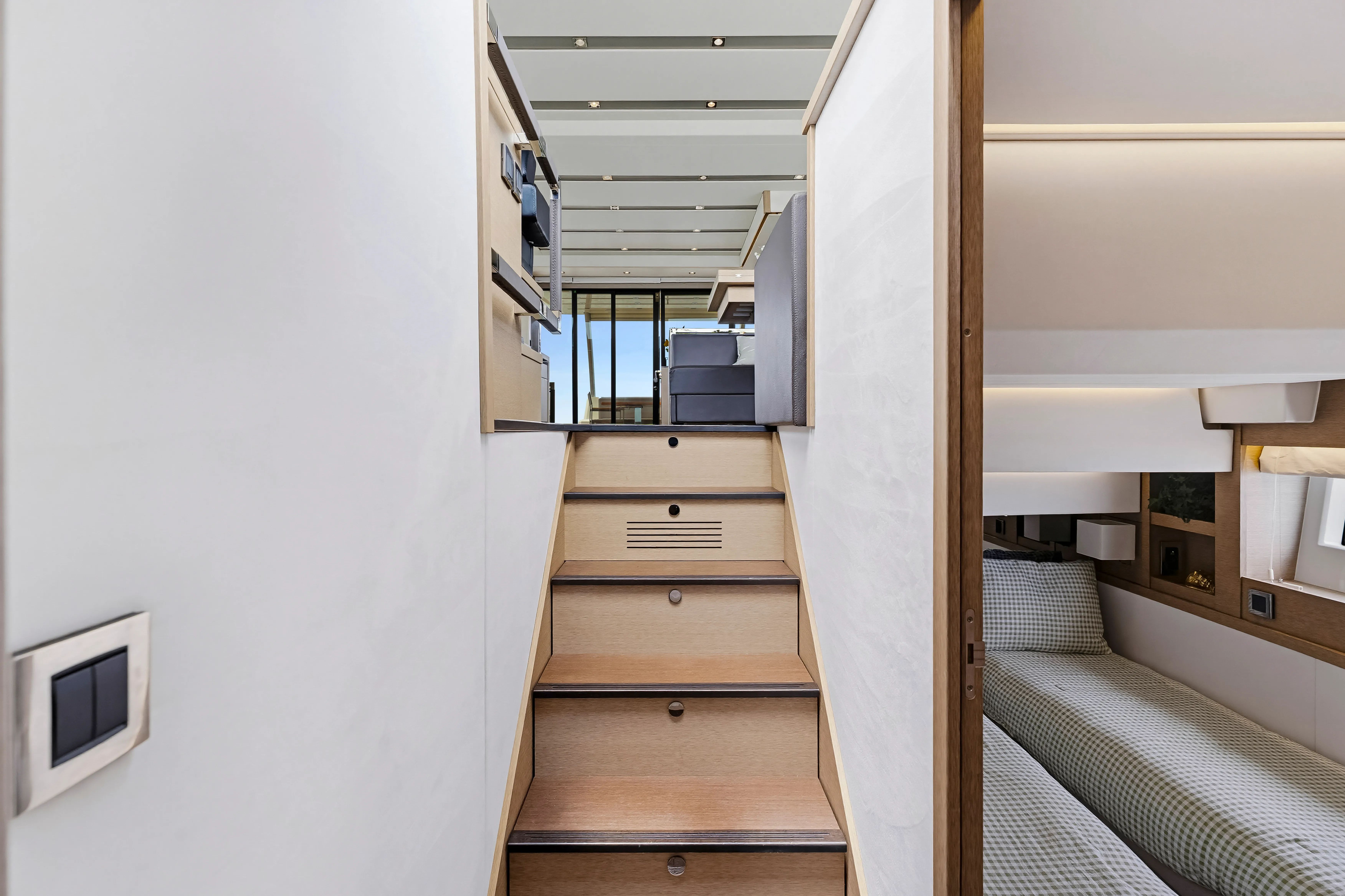 2018 Prestige 630 - Image 27