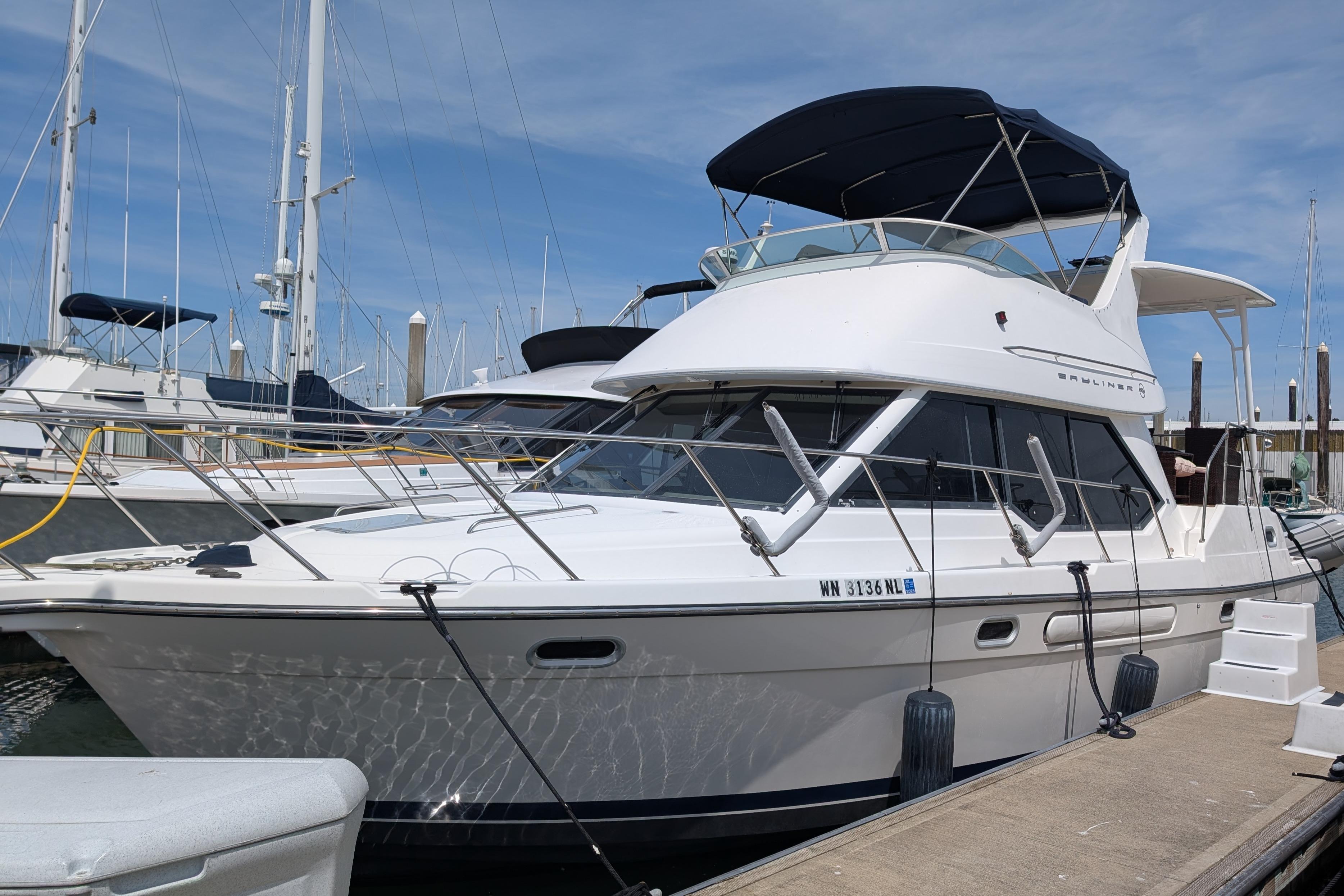 2000 Bayliner 4087 Aft Cabin Motoryacht