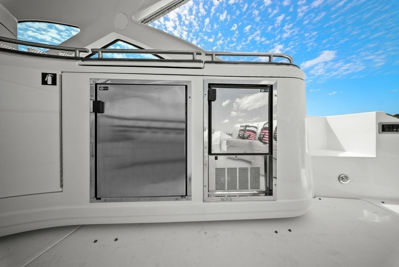 2012 Cruisers Yachts 540 Coupe - Image 39