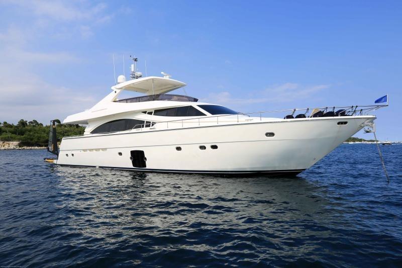 2008 Ferretti Yachts 830