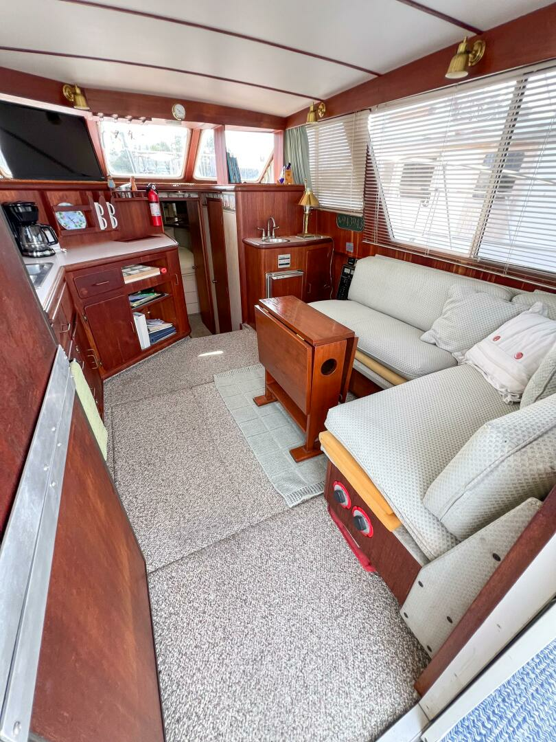 1987 Tollycraft 34 Sedan Sport - Image 22