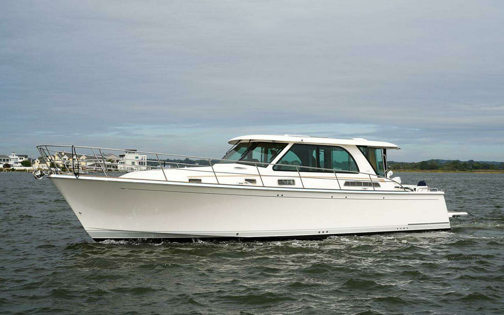 2027 Sabre 45 Salon Express - Image 4