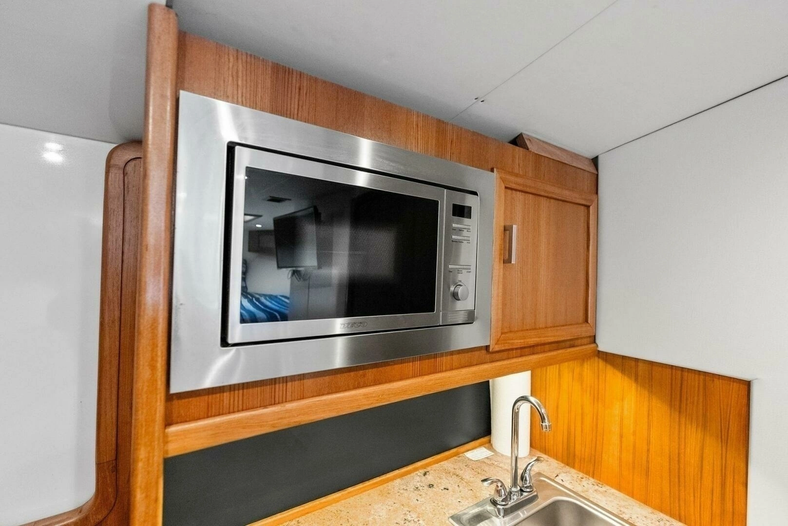 2018 Custom Carolina 35 Express - Image 32