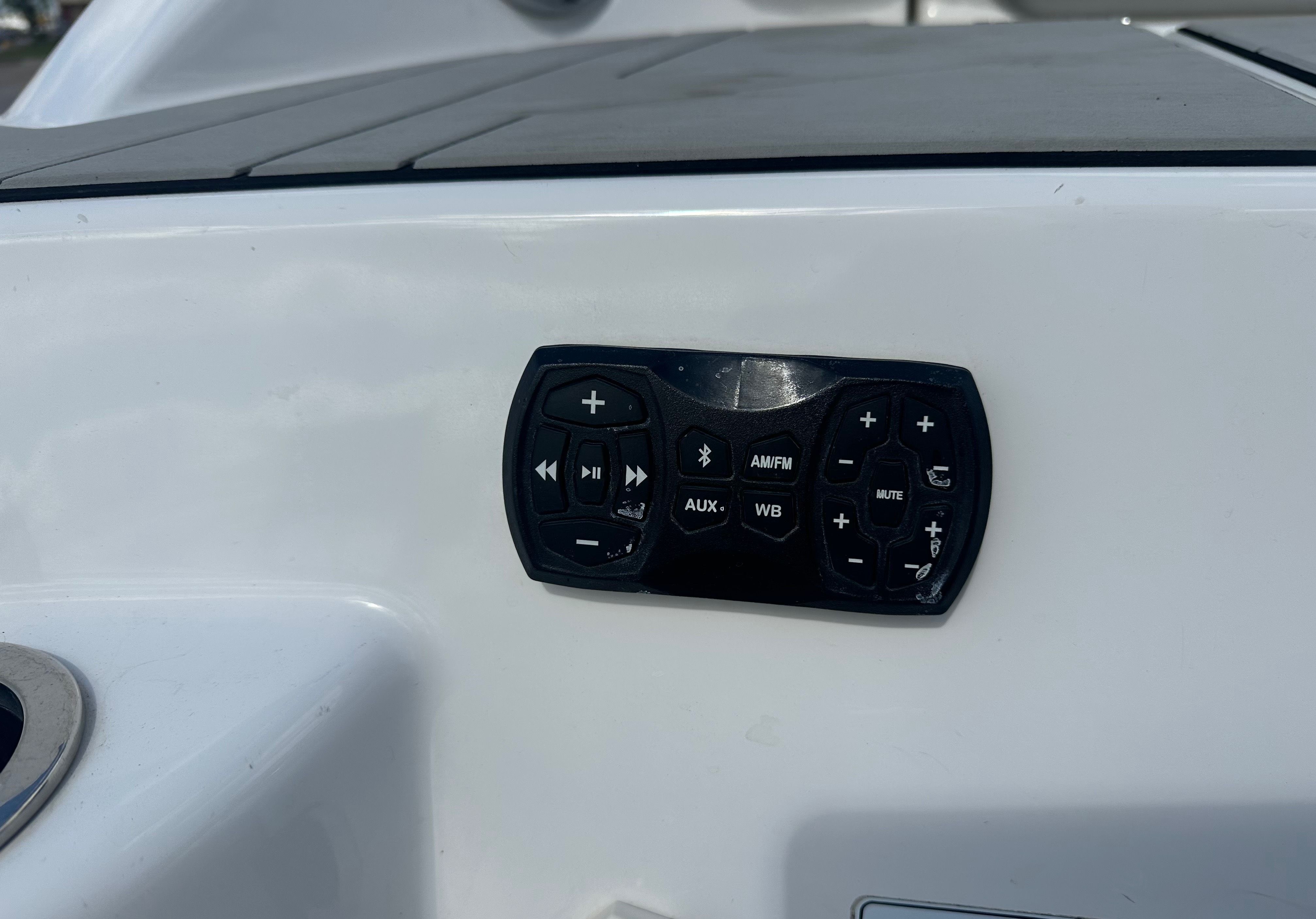 2022 Yamaha Boats 212XE - 22