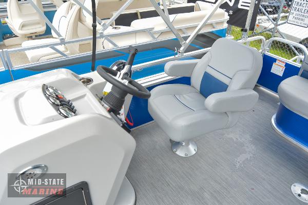 2024 Lowe Ultra 200 Cruise boat interior with steering console and captain's chair.