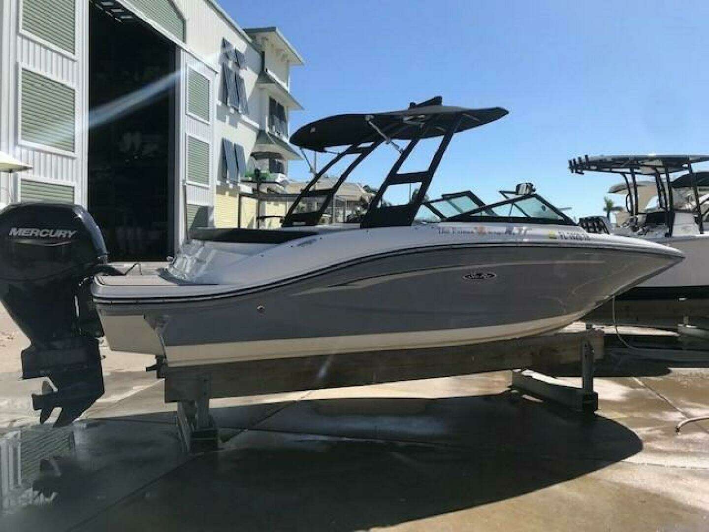 2022 Sea Ray SPX 190 OB - Image 4