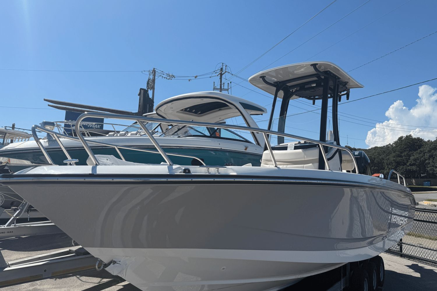 2026 Boston Whaler 250 Dauntless - 3