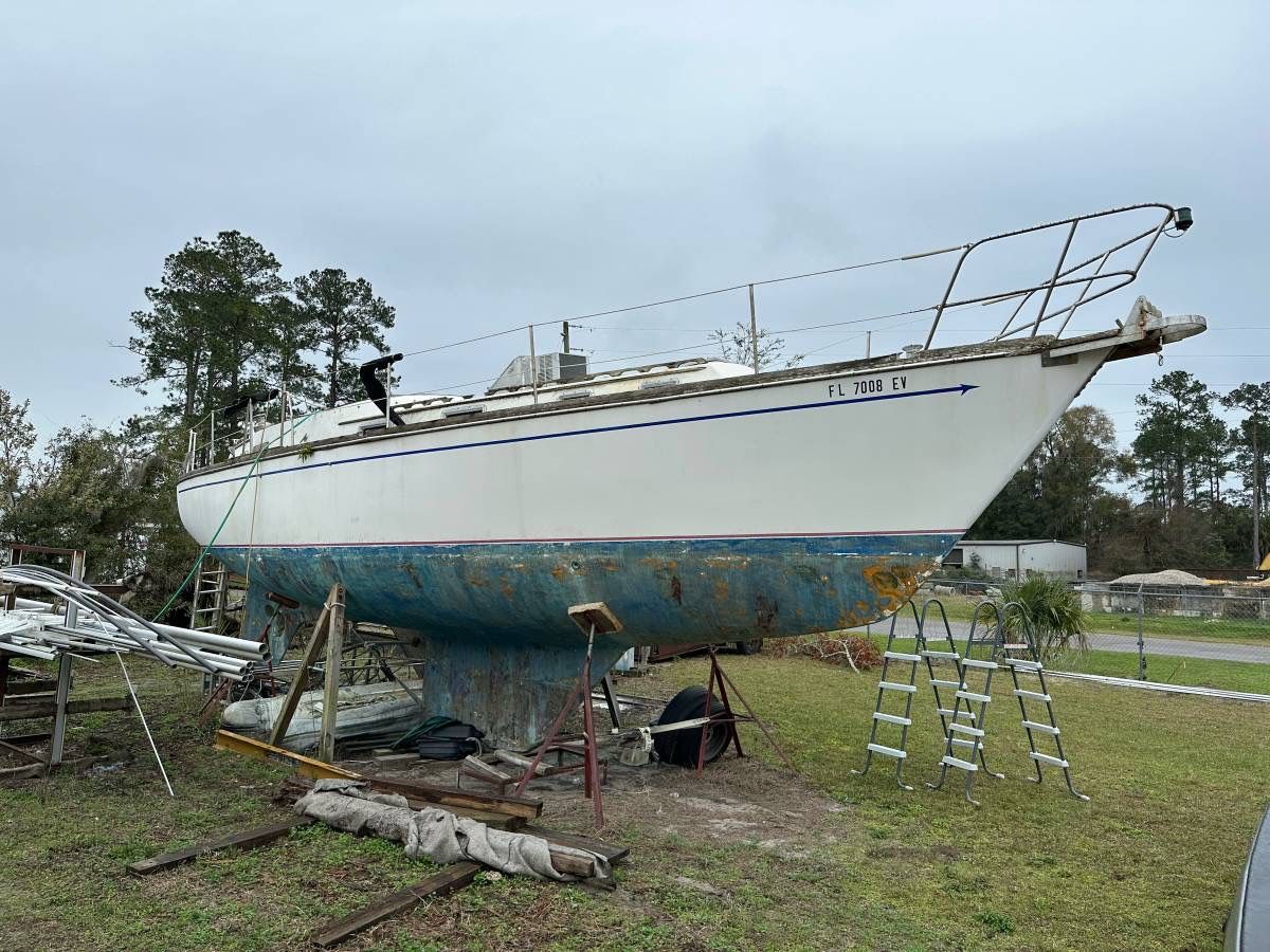 1981 Mariner 39 - 7