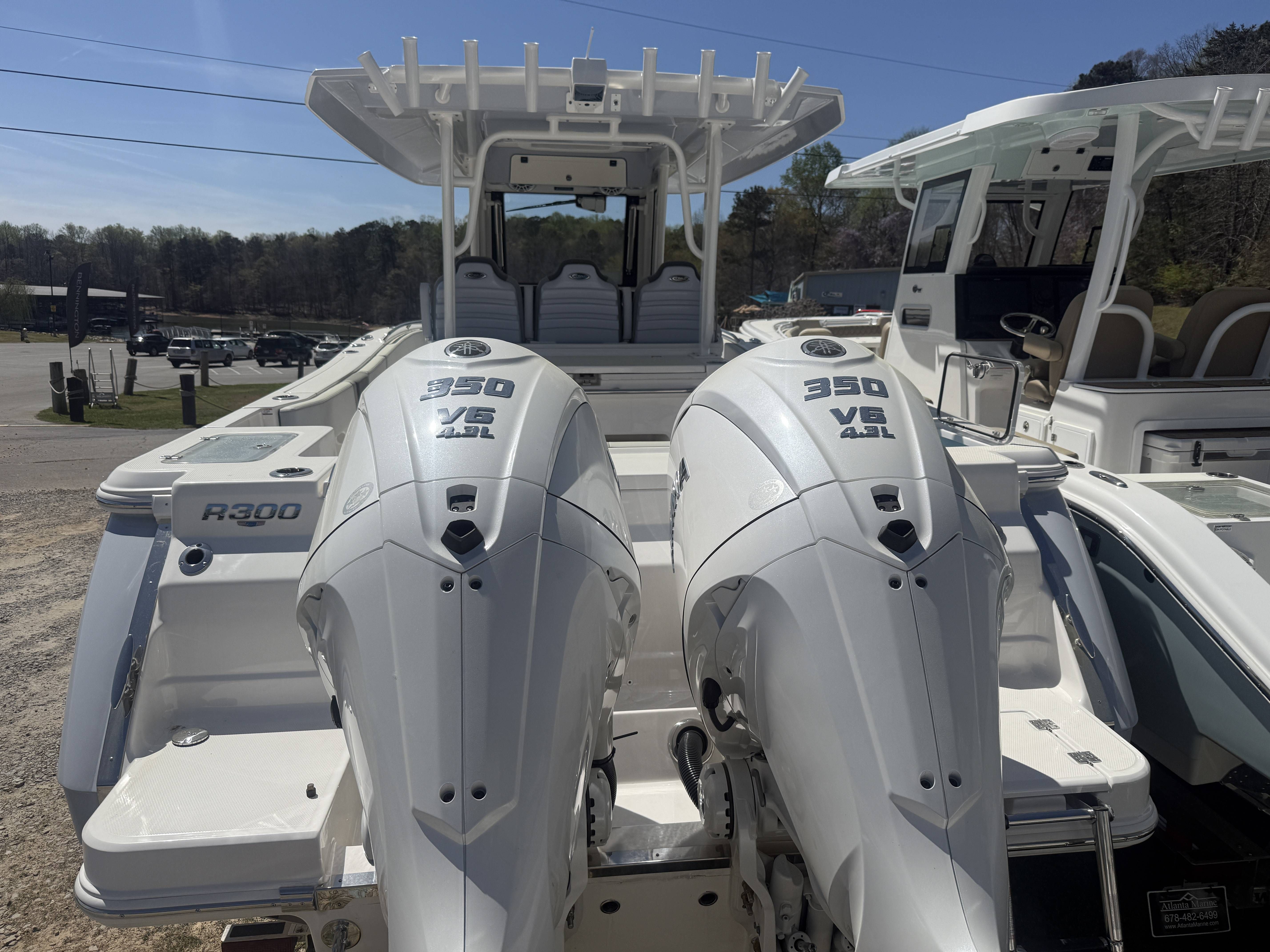 2026 Robalo R300 Center Console - 3