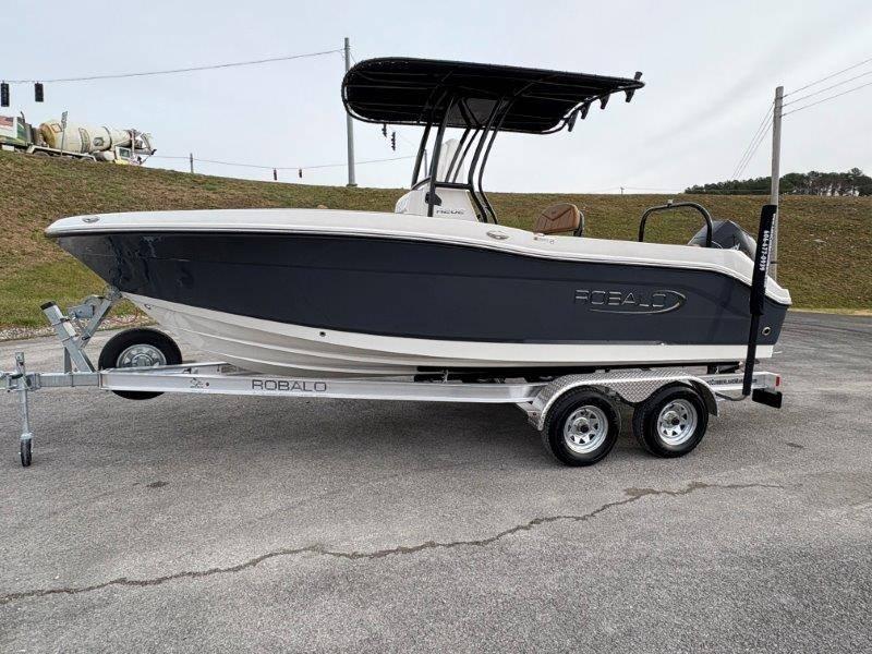 2025 Robalo R202 Explorer - 30