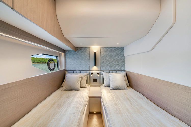 2024 Sunseeker Manhattan 55 - Image 15