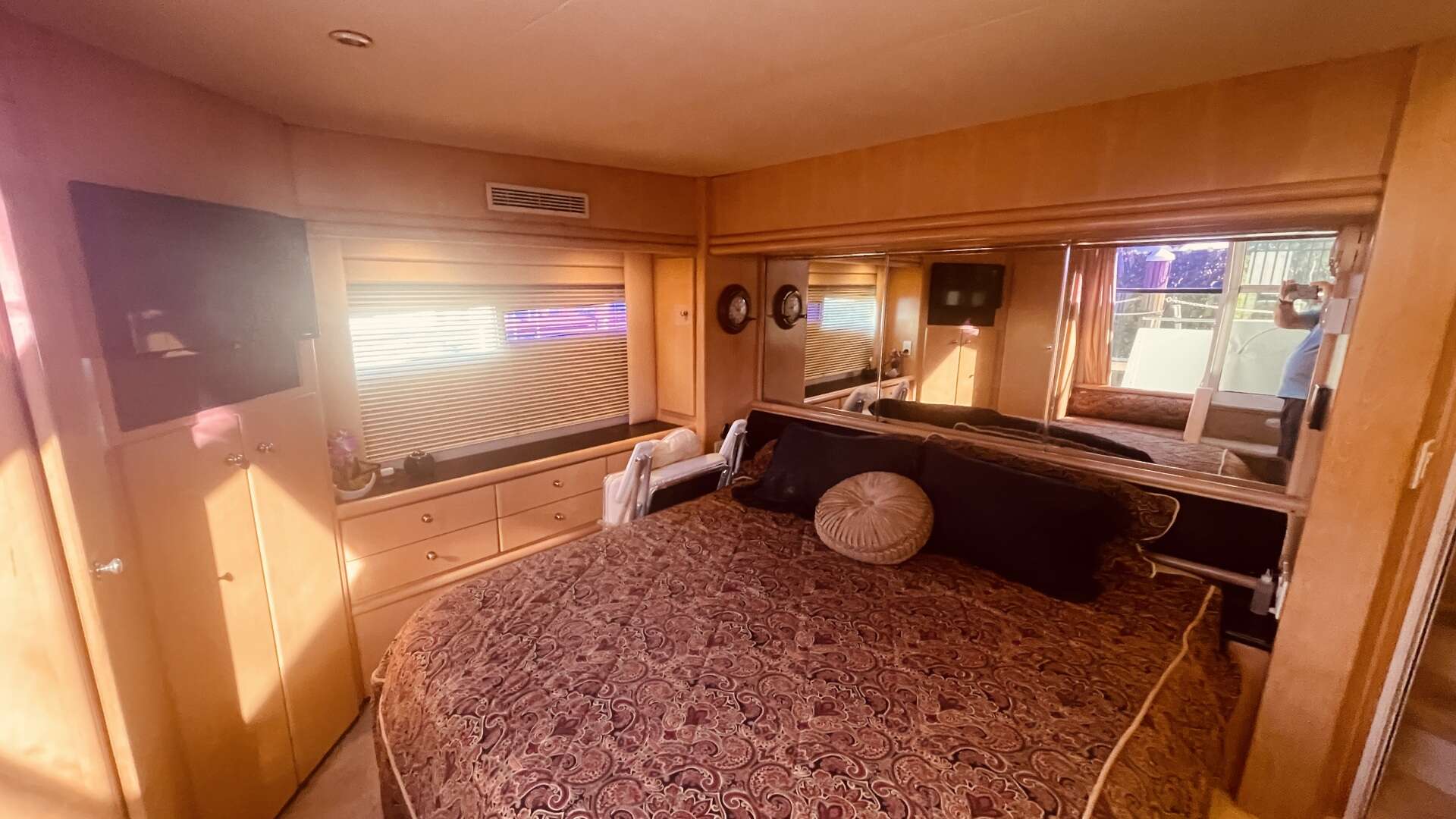 1997 CARVER YACHTS 500 COCKPIT MY - Image 35
