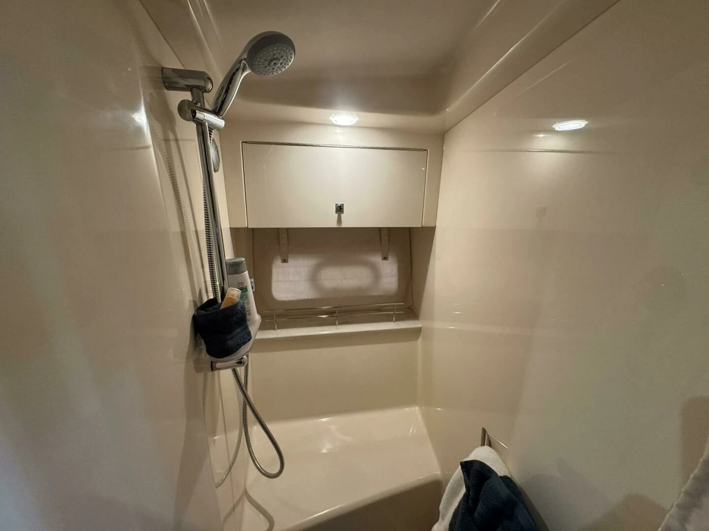 2016 Sea Ray 470 Sundancer - Image 23