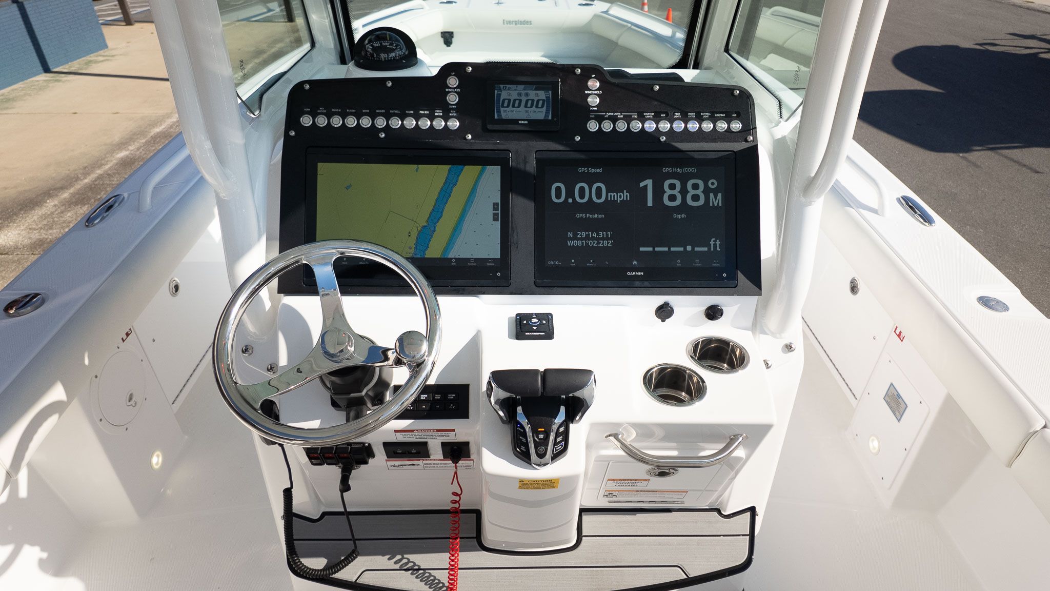 2027 Everglades 273 Center Console - 17