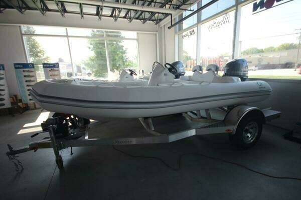 2026 Zodiac Yachtline 440 DL NEO