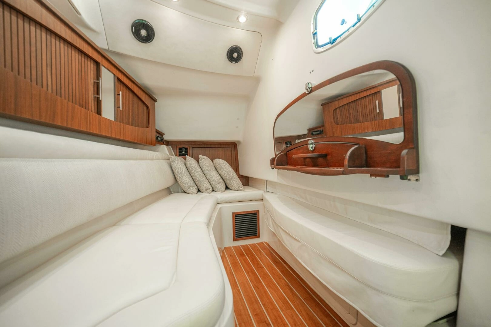 2020 Grady-White Freedom 375 - Image 5