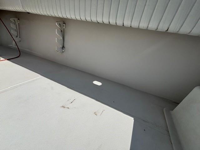 2000 Jupiter 31 Center Console - 18