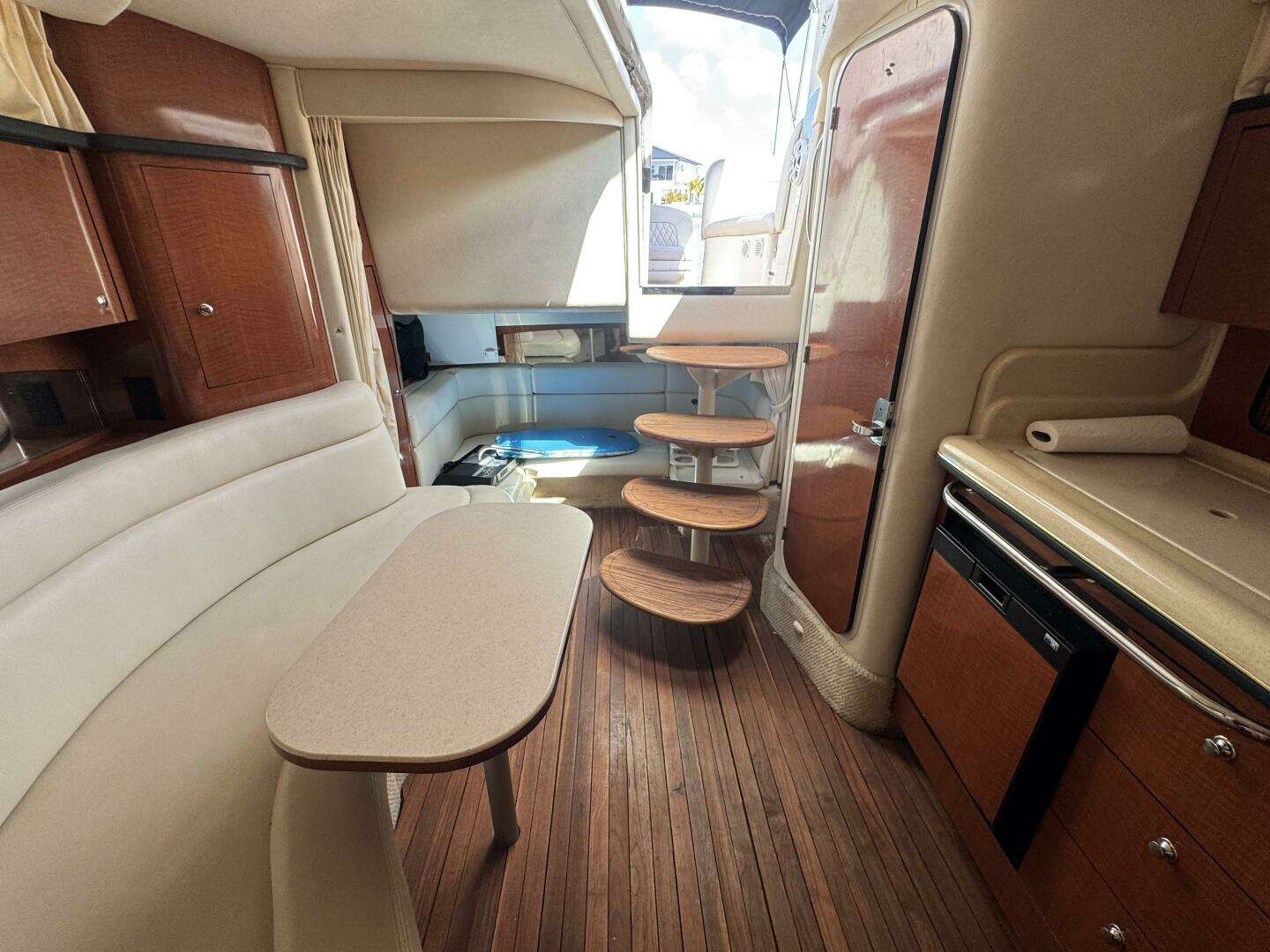 2002 Sea Ray 320 Sundancer - Image 40