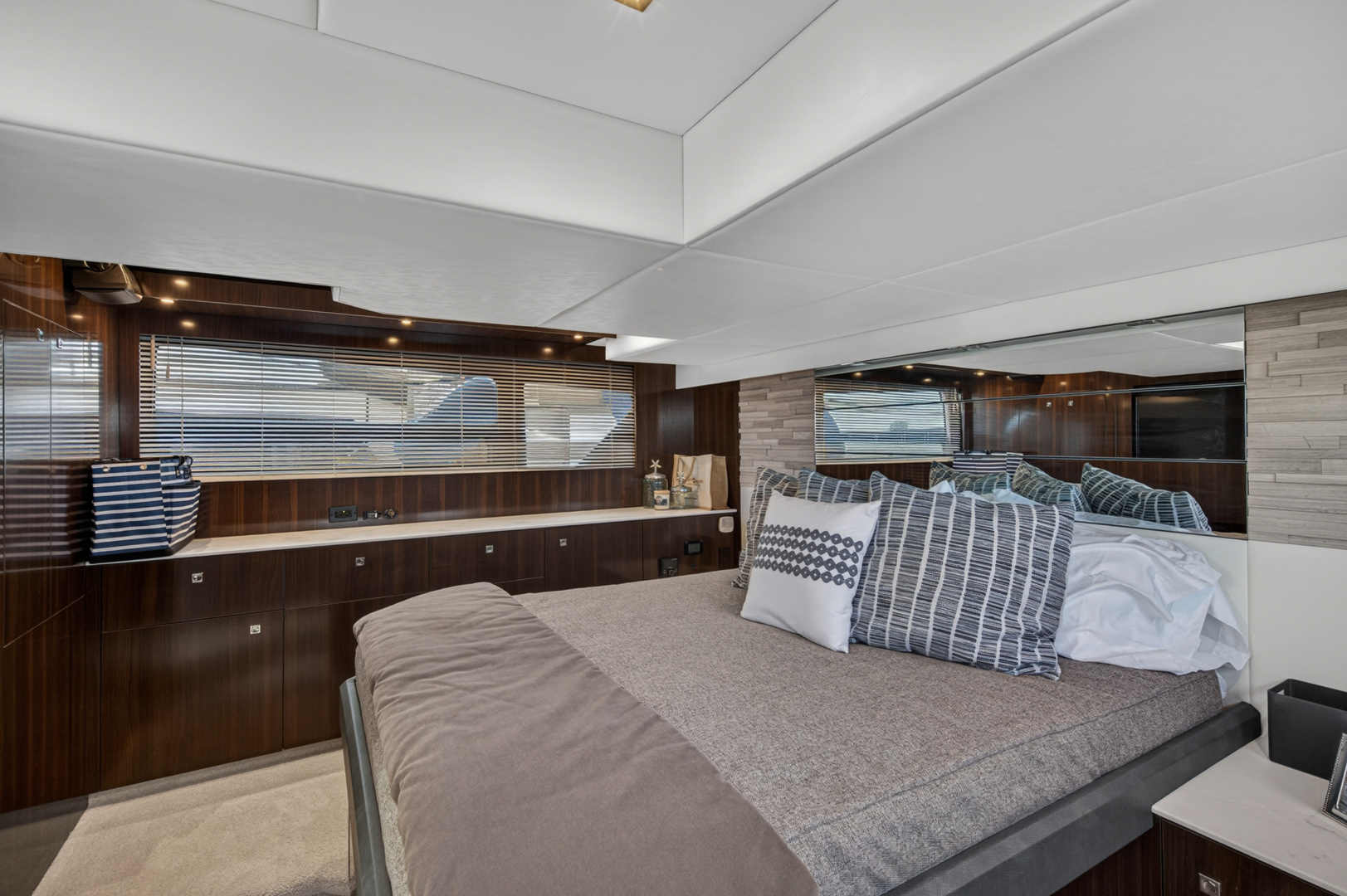 2023 Cruisers Yachts 50 CANTIUS - Image 82