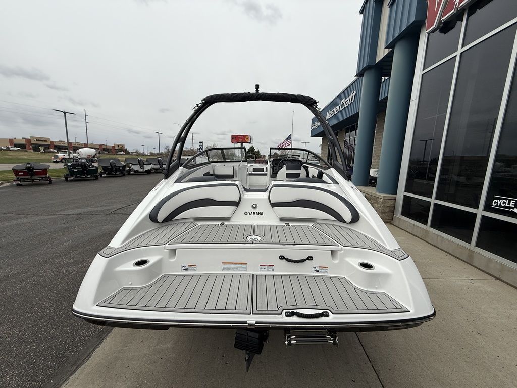 2025 Yamaha Boats AR195 - 8