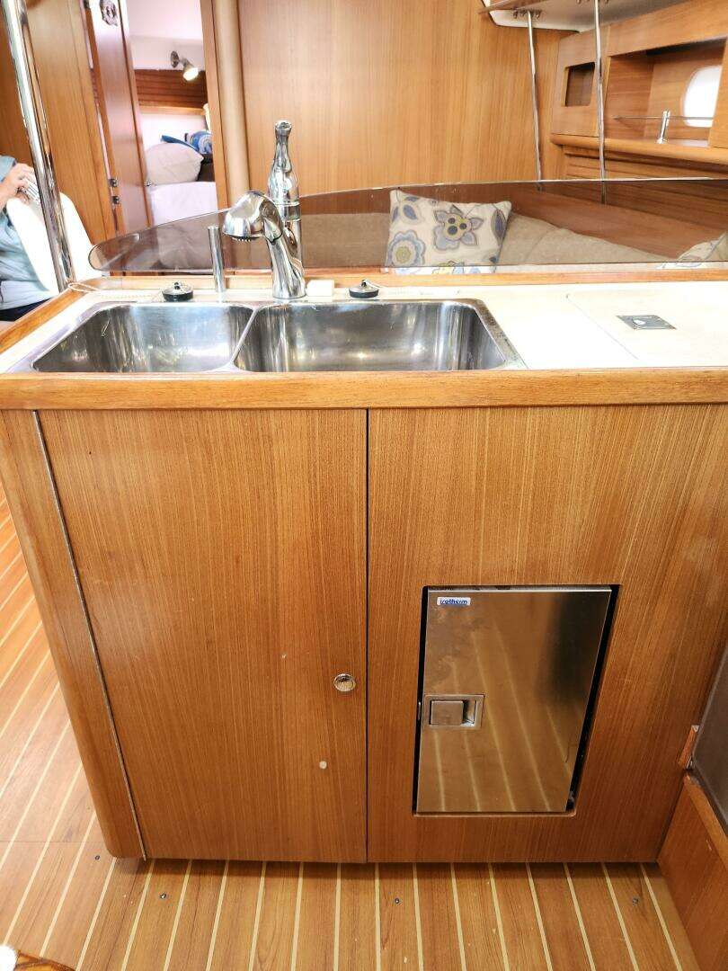 2012 Catalina 355 - Image 44