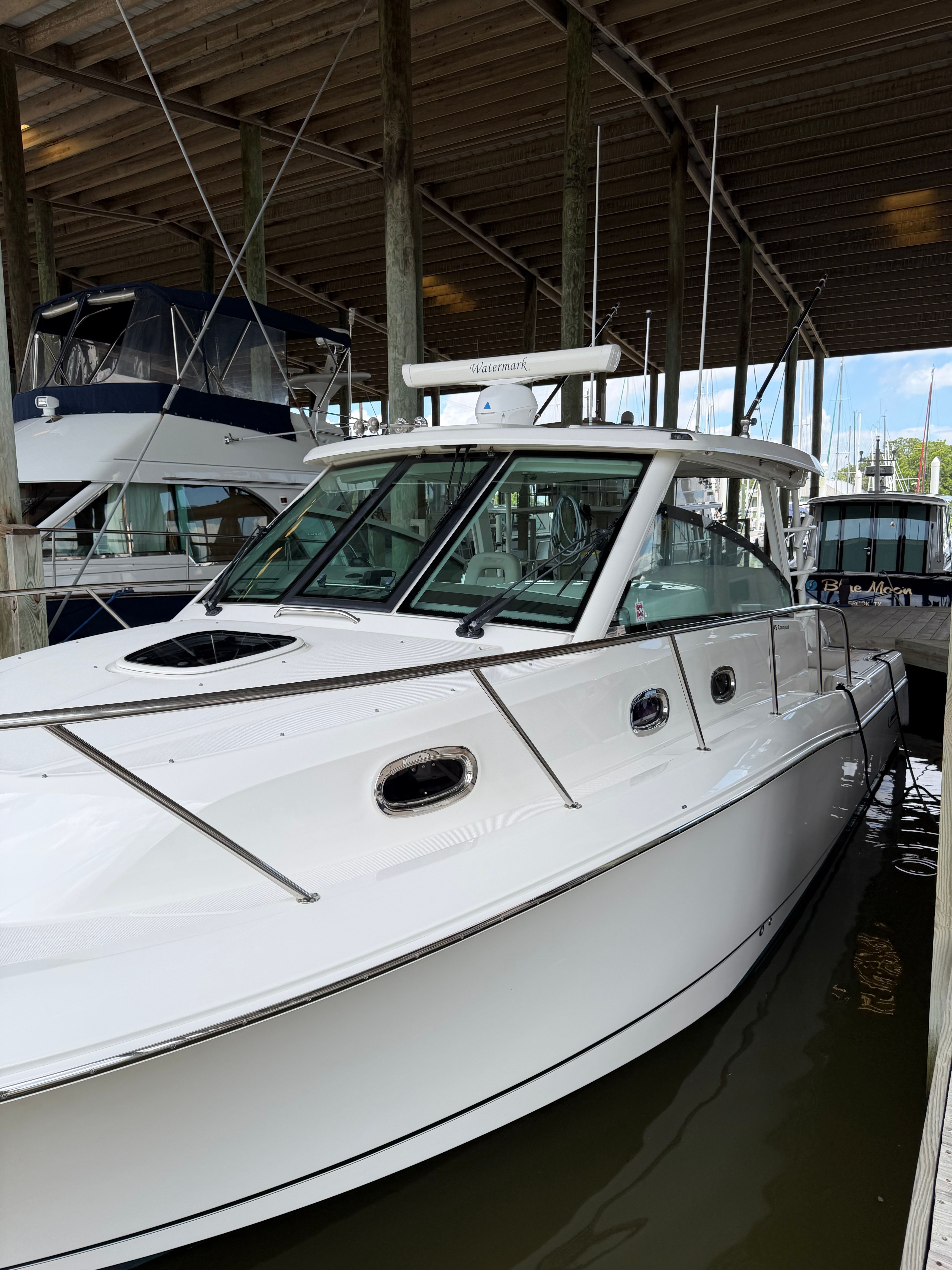 2017 Boston Whaler 345 Conquest