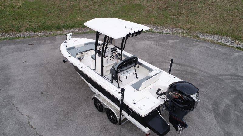 2025 Robalo 226 Cayman - 7