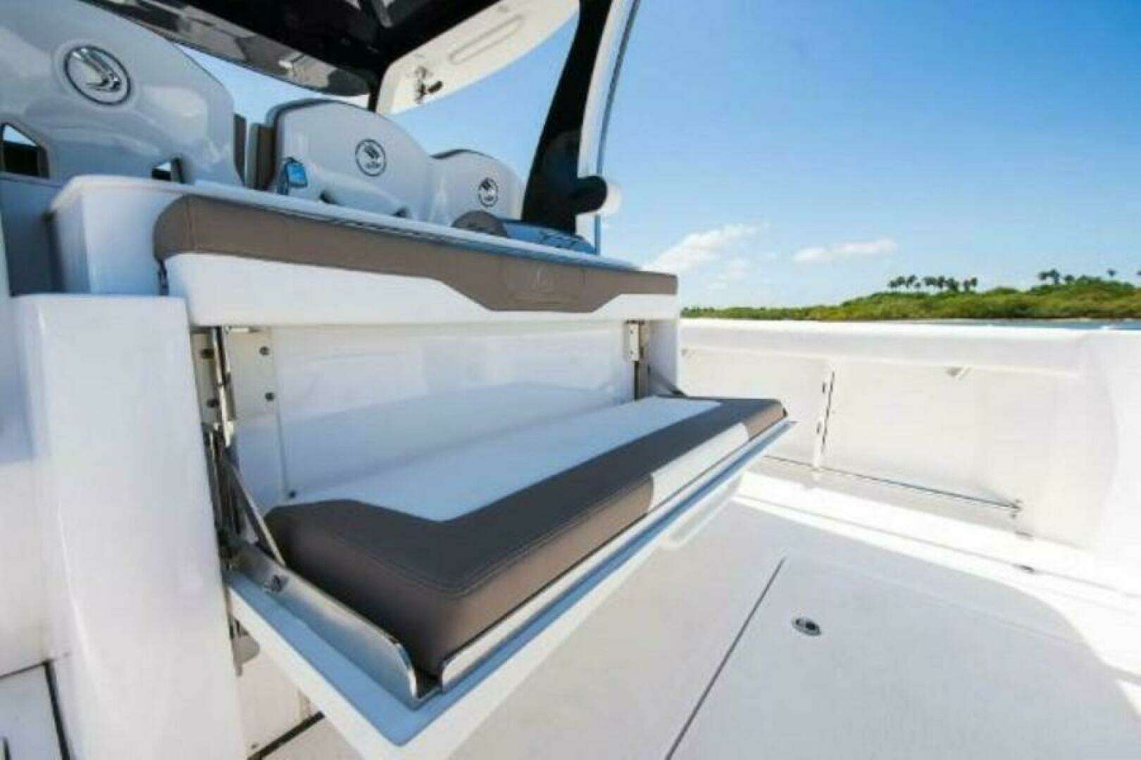 2025 Edgewater 370CC - Image 8