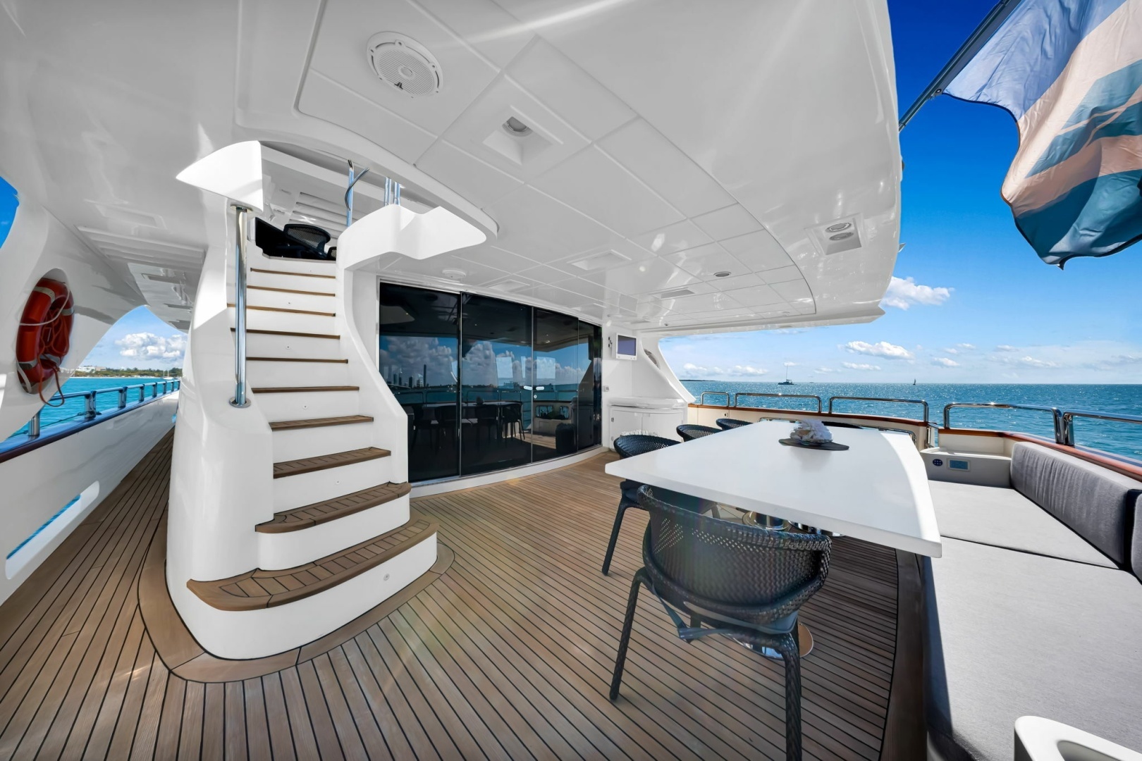 2005 Azimut 105 - Image 53