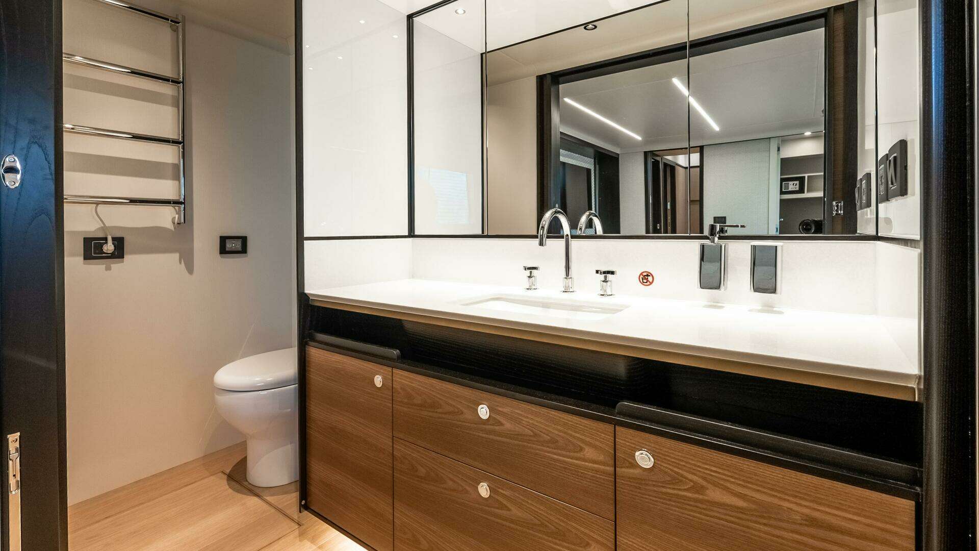 2025 Absolute Navetta 64 - Image 43