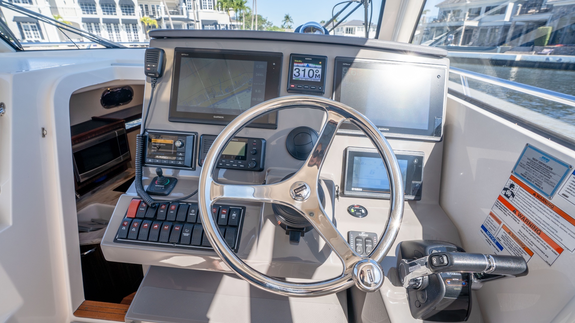 2018 Pursuit 325 OS - Image 24