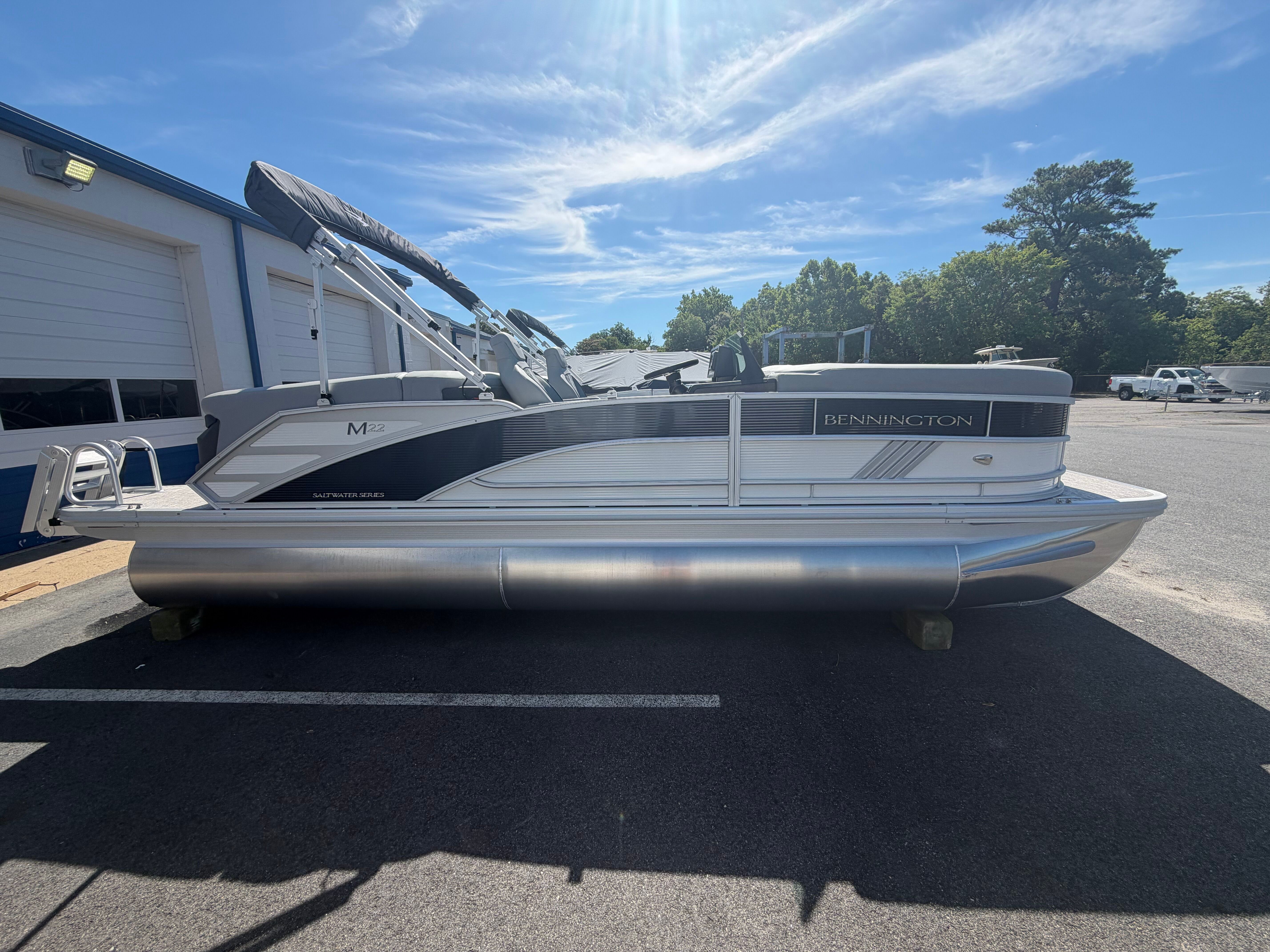 2027 BENNINGTON 22 MFB - Image 7