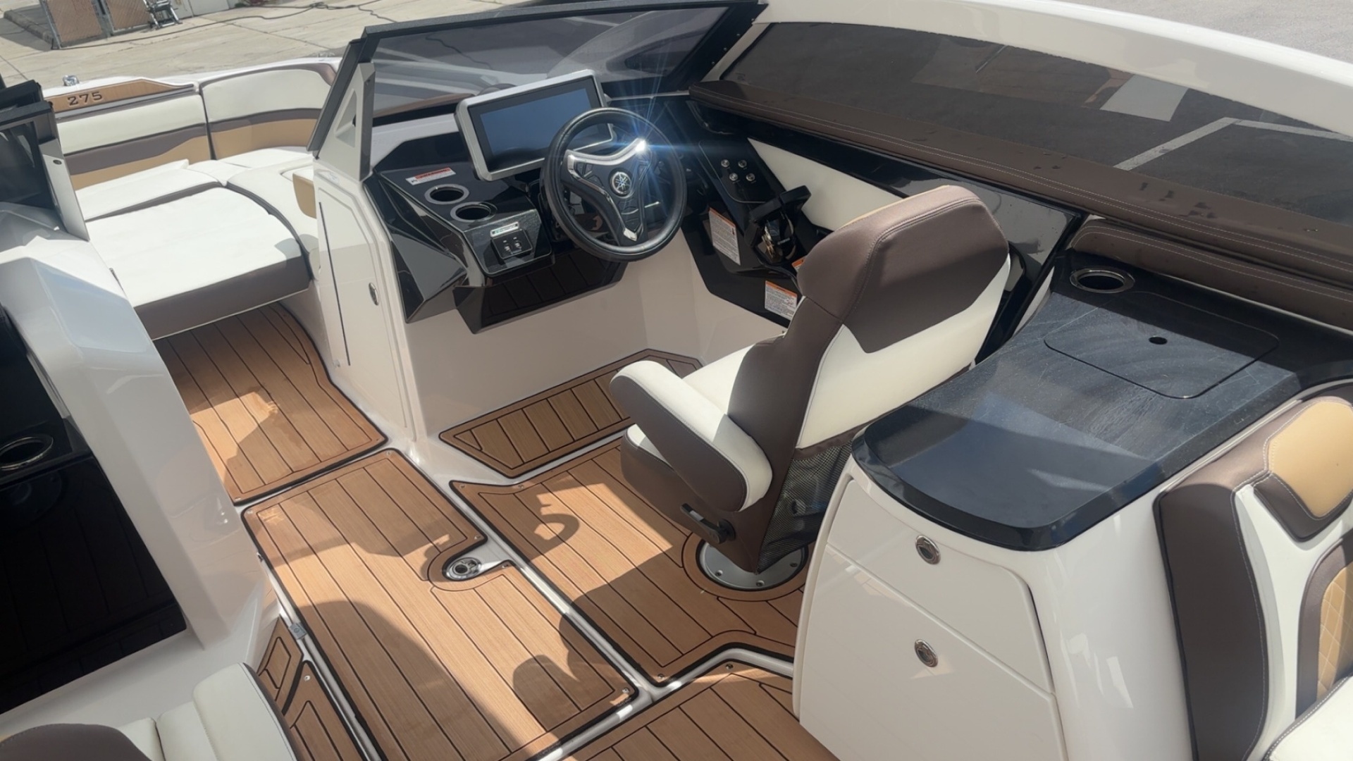 2023 Yamaha Boats 275SDX - Image 8