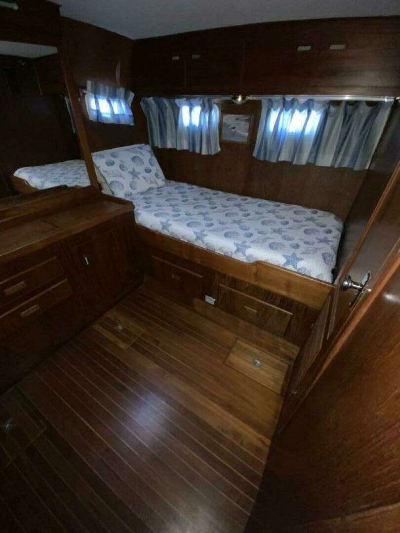 1987 President 41 Double Cabin Motor Yacht - Image 39
