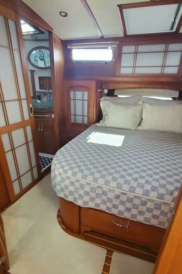 2012 Sabre 48 Salon Express - Image 34