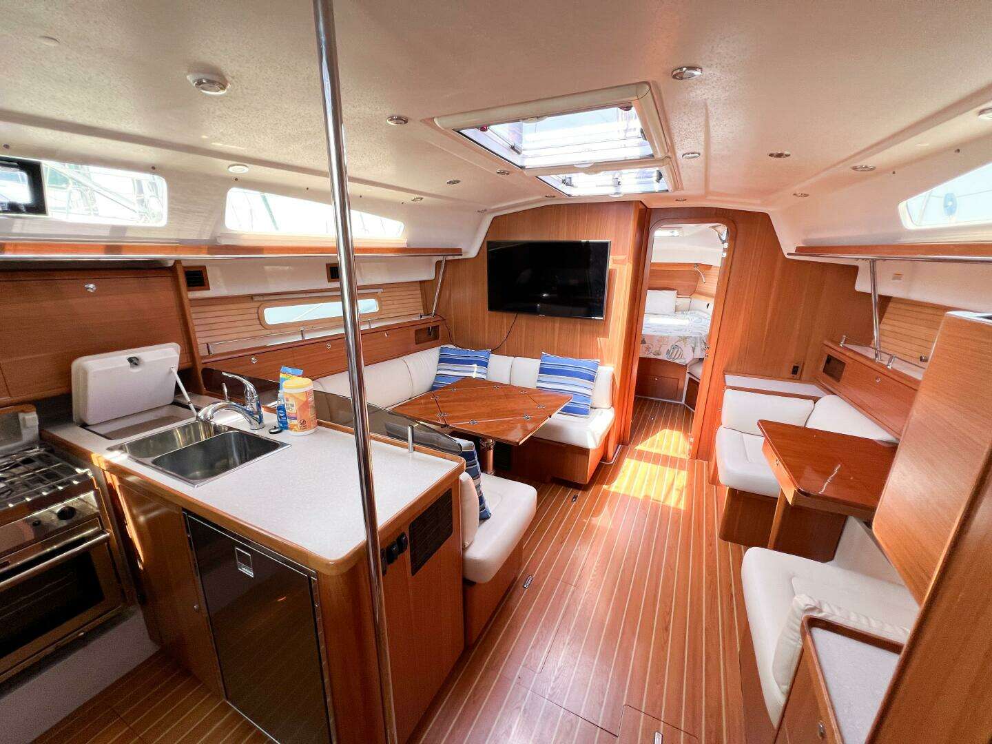 2019 Catalina 425 - Image 41