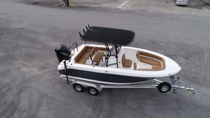 2025 Robalo R202 Explorer