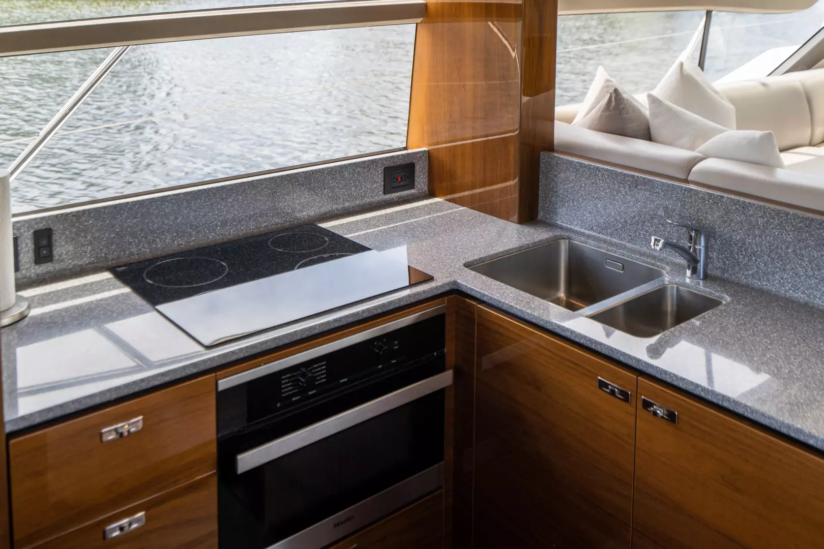 2018 Princess F62 - Image 76