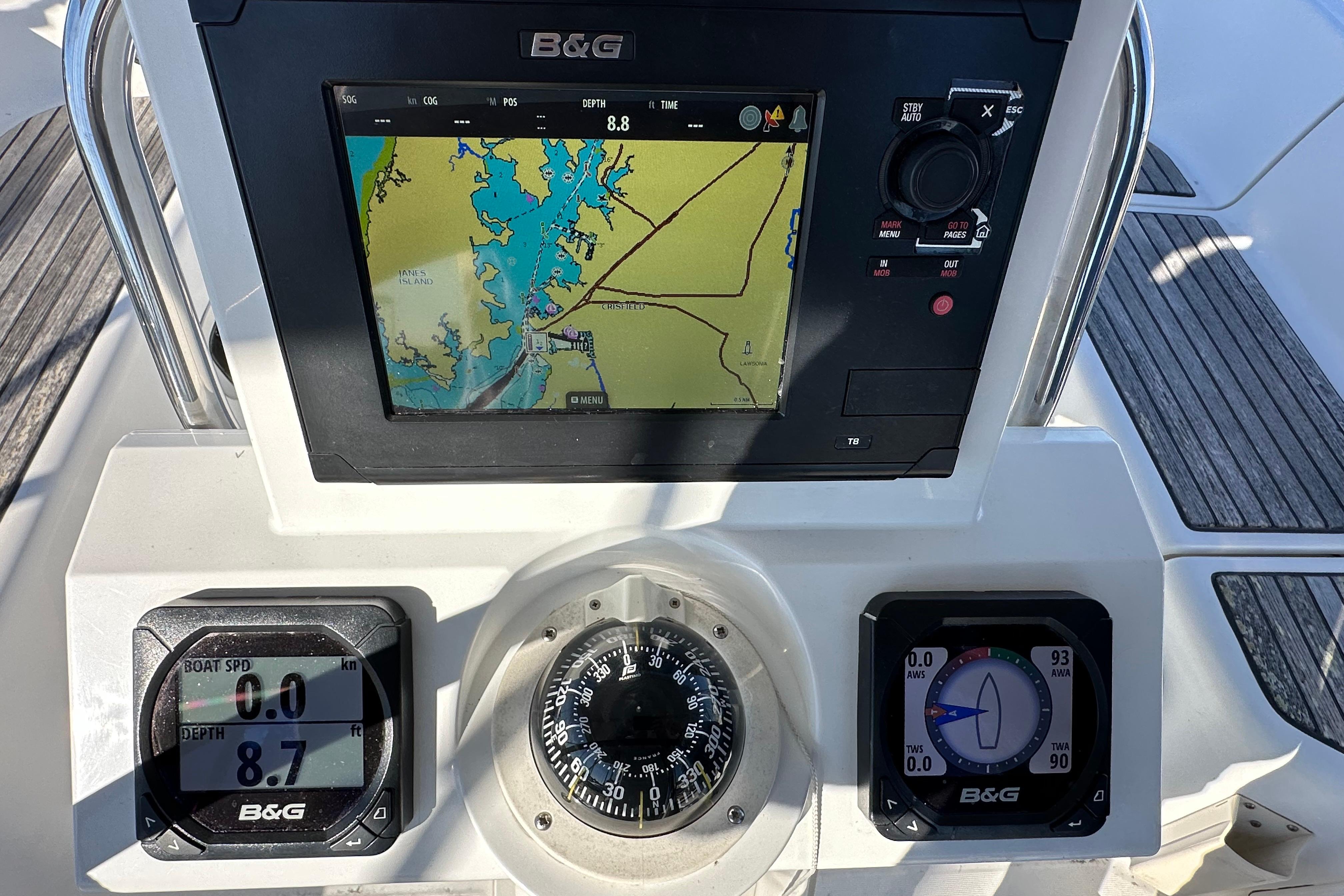 Beneteau Oceanis 37 (2015) navigation system with GPS, compass, and speed indicators.