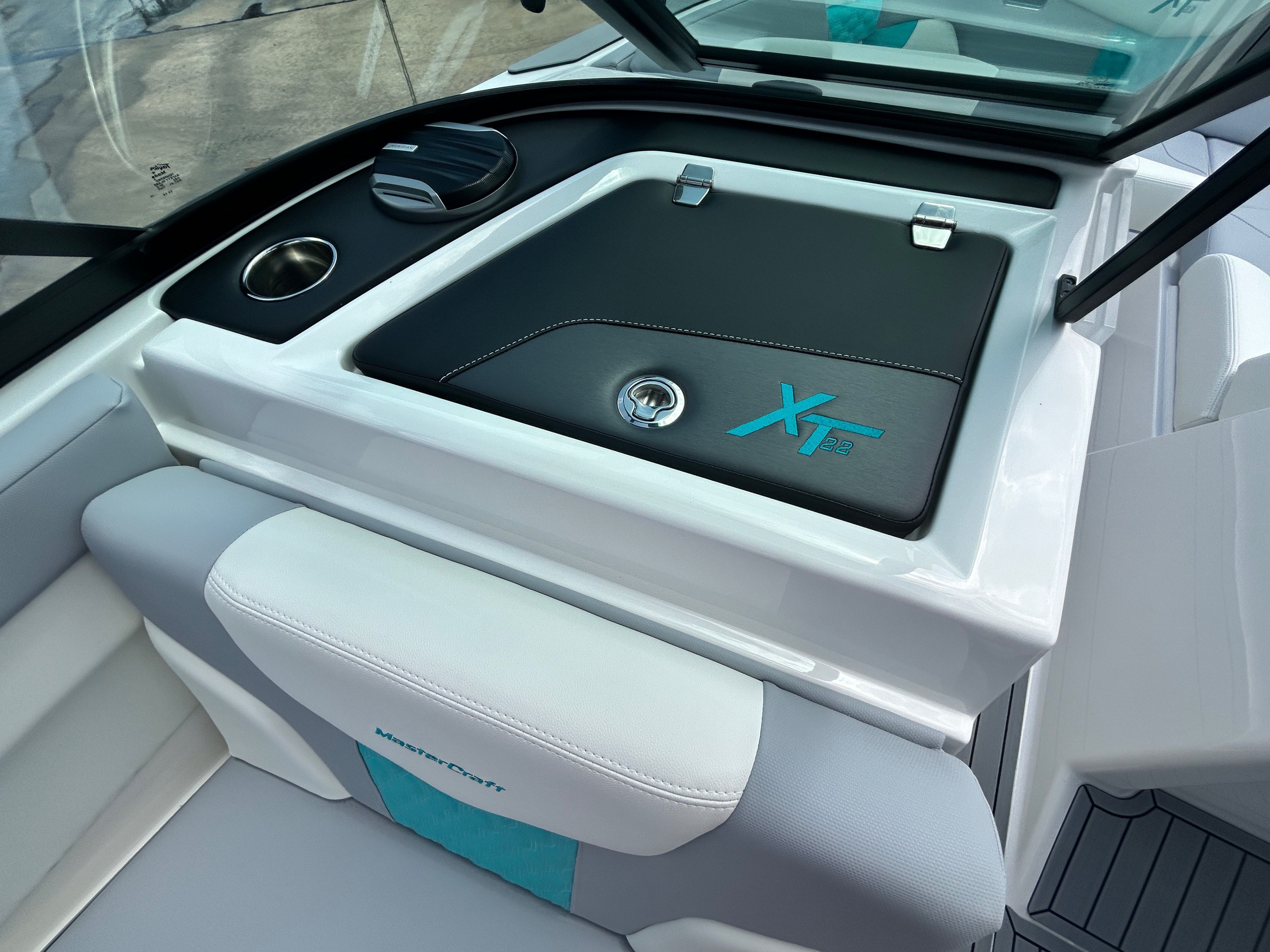 2026 MasterCraft XT22 - 33