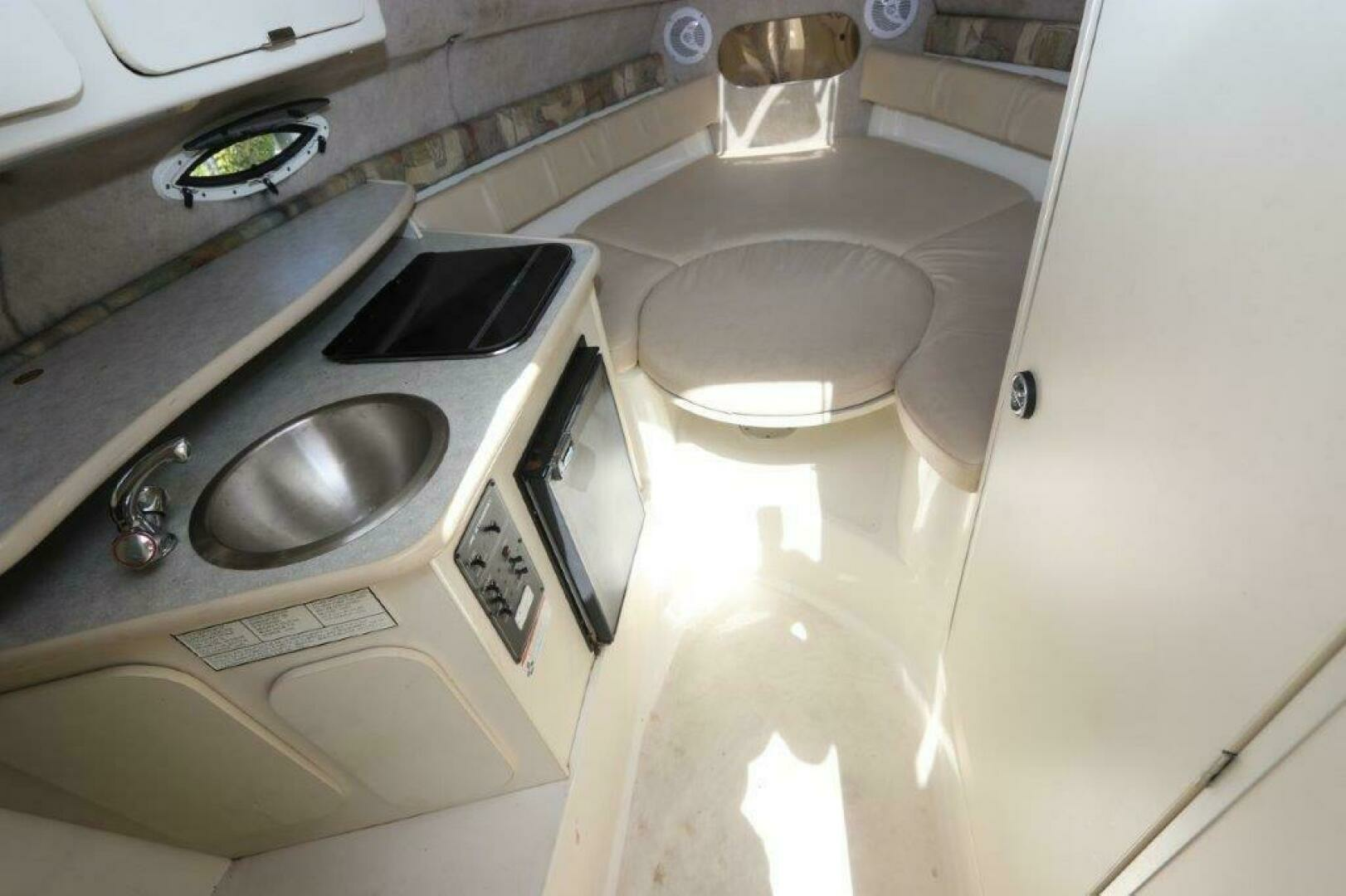 2006 Stingray 240 CS - Image 14