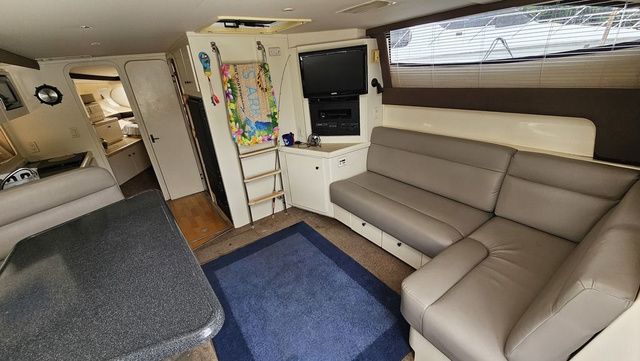 1999 Carver 350 Mariner - 16